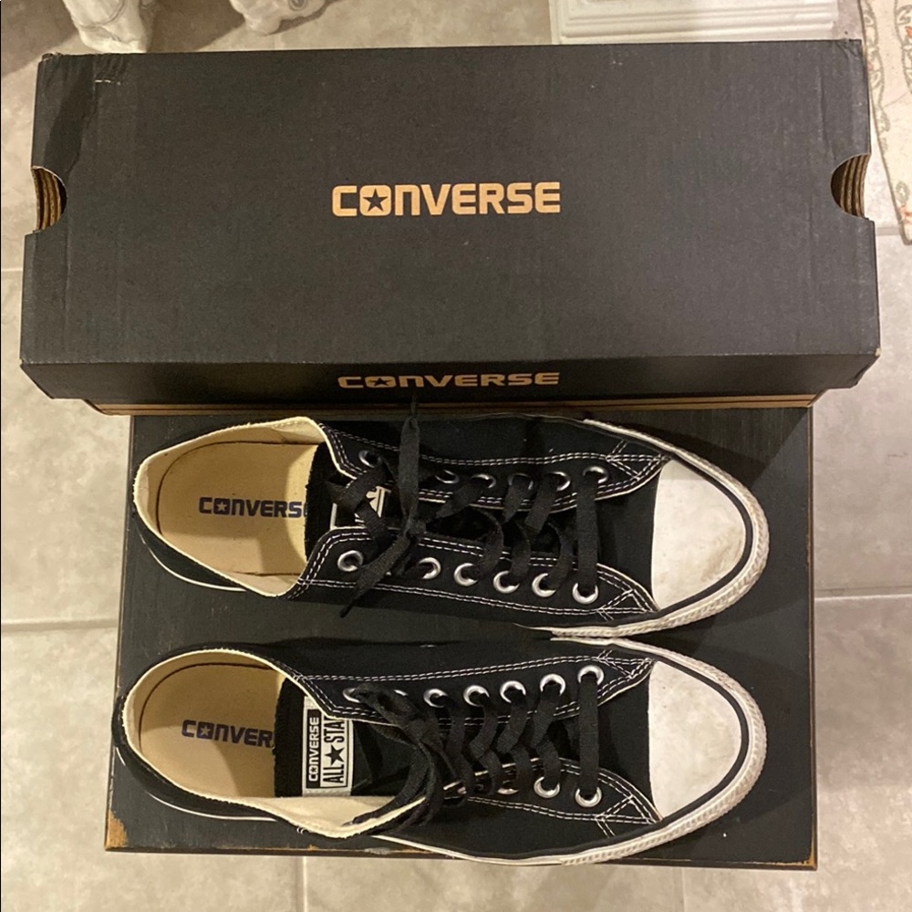 Converse Black and White Canvas Sneakers Mens 8.5 with the box